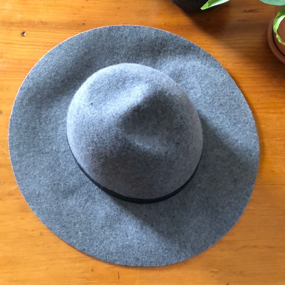 NWOT Isaac Mizrahi wool hat, never worn.